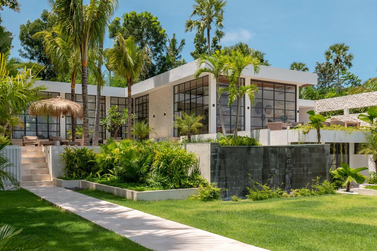 Executive Private Villa - Exterior & Garden