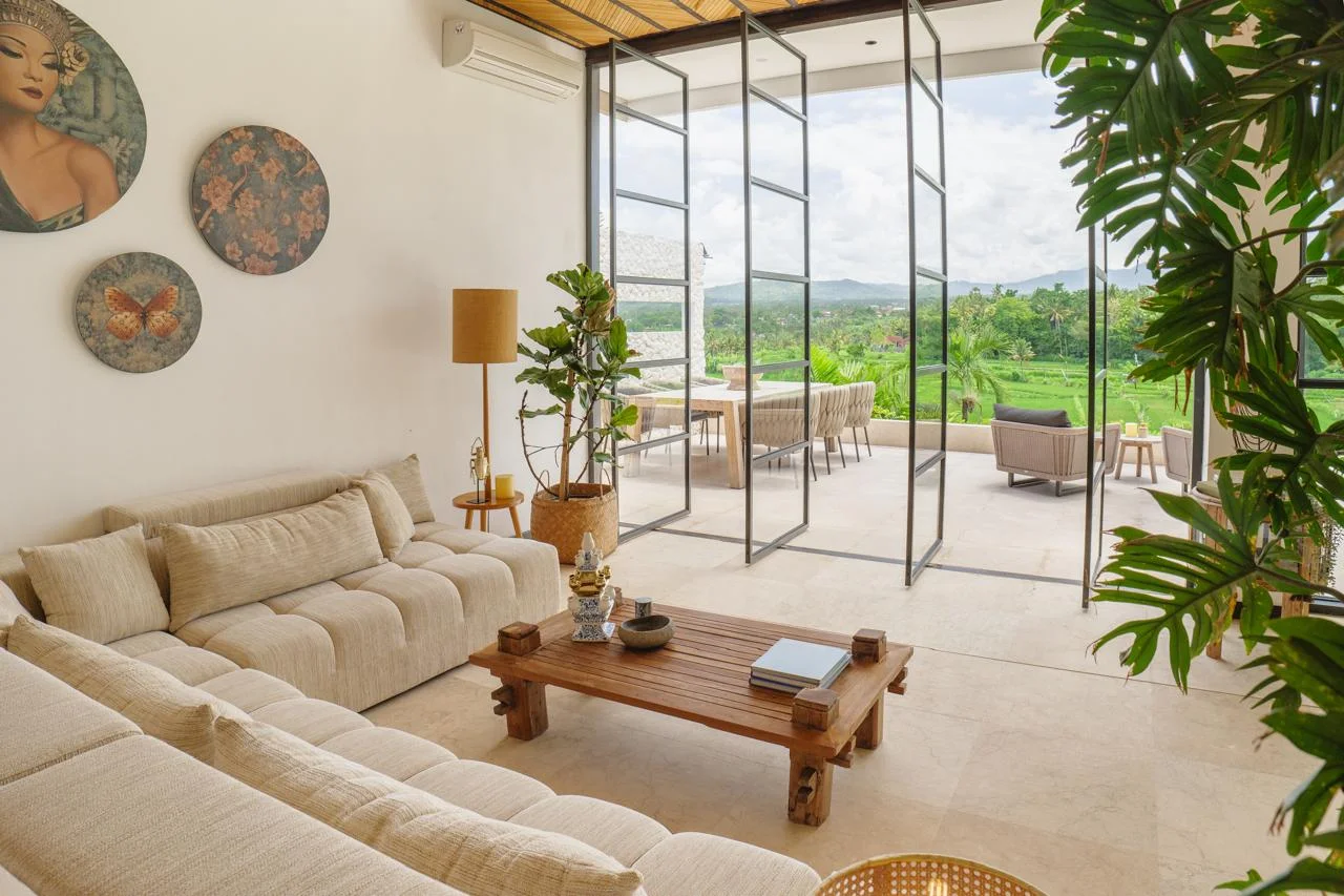 Executive Private Villa - Living Room View 2